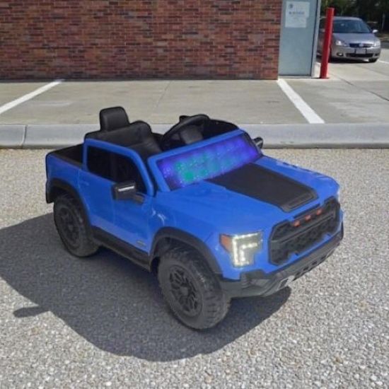 صورة سيارة أطفال كهربائية تصميم جيب قوي